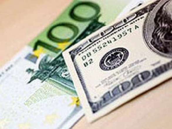 Драм медленно укрепляется к доллару и слабеет к евро