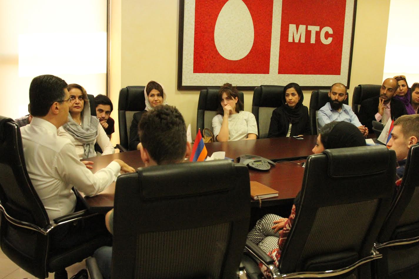 В рамках программы  <Школа лидерства> компанию Viva Сell-MTS посетила молодежь из Ирана и Грузии