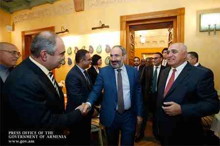 Никол Пашинян провел встречу с крупными предпринимателями Армении