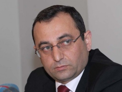Artsvik Minasyan urged to control emotions when discussing "Amulsar" project