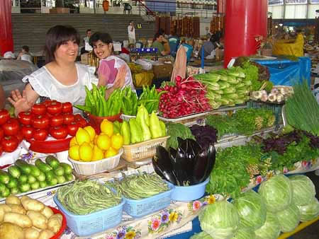 На потребрынке Армении в январе-октябре 2016 дефляция в 3,1% спровоцирована удешевлением продовольственных товаров на 5,3%