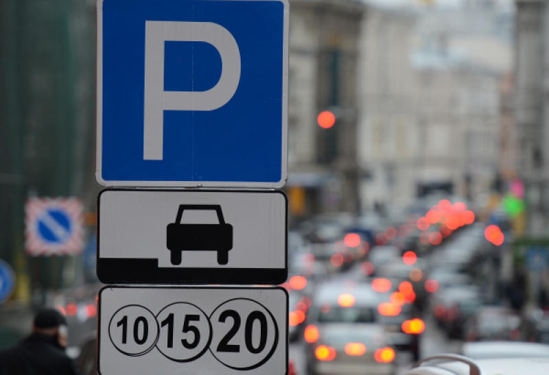 Мэрия Еревана пошла на повышение размера оплаты за парковку посредством SMS