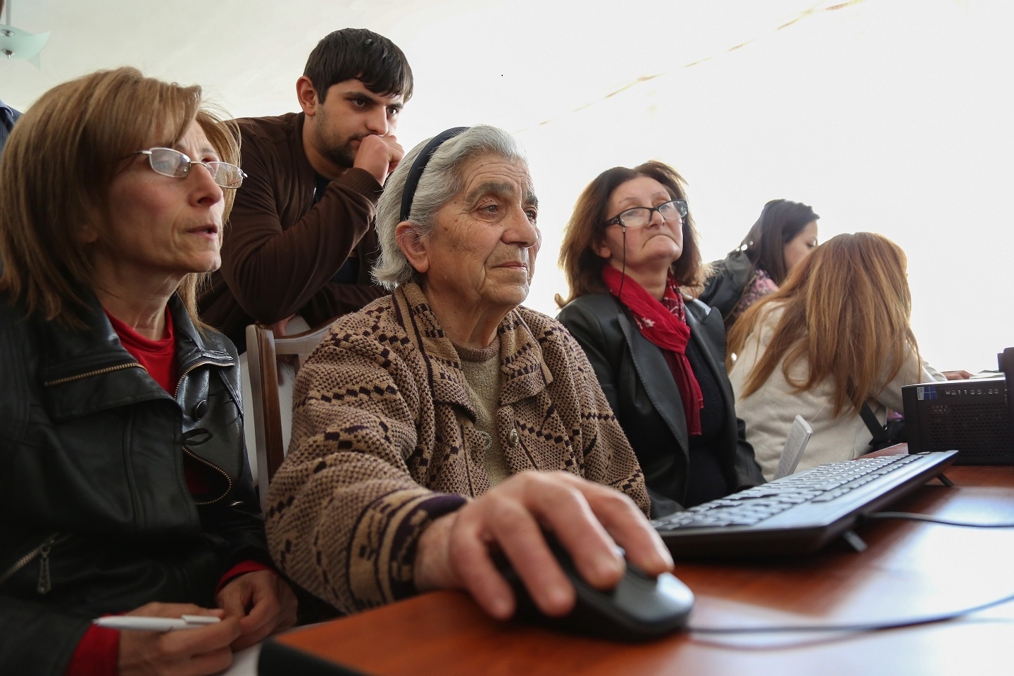 В Лорийской области Ростелеком проводит курсы <Азбука Интернета> для поколения 50+ впервые на армянском языке
