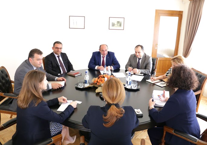 Head of Ministry of Economic Development and Investment of Armenia  noted readiness for deepening cooperation with the IMF
