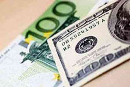 Դրամը դոլարի նկատմամբ դանդաղորեն արժեզրկվում է` արժեվորվելով եվրոյի նկատմամբ