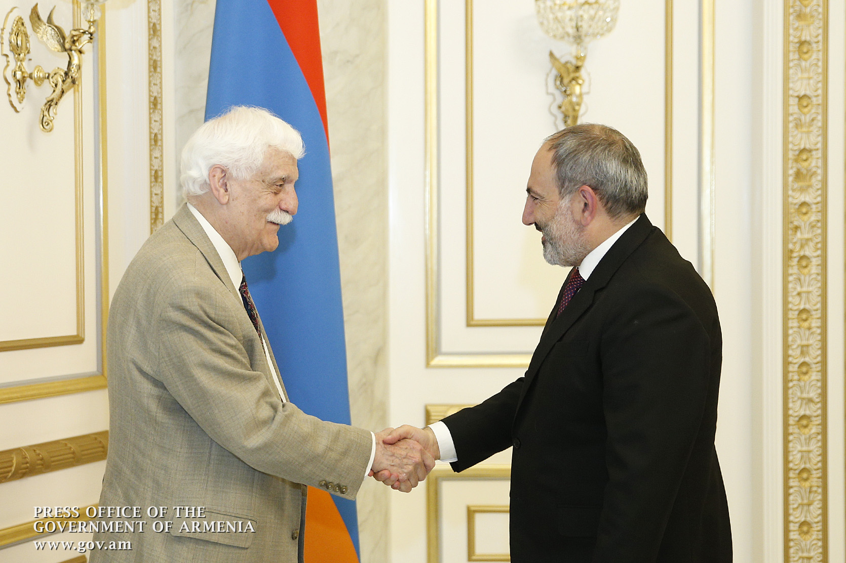 Премьер-министр Армении  принял известного ученого Реймонда Тамадьяна
