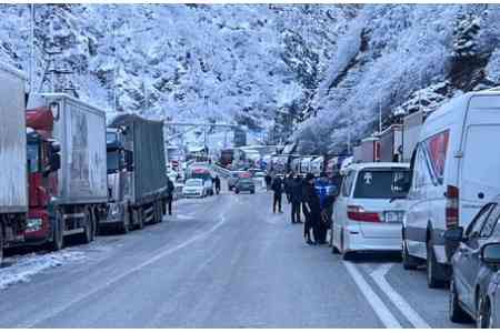 Over 500 Armenian trucks at Upper Lars checkpoint 