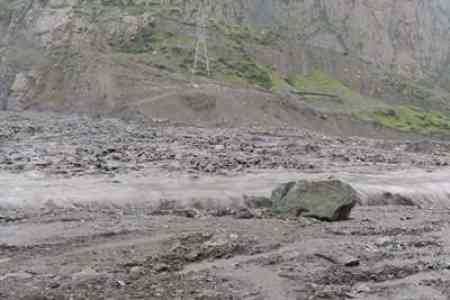 Landslide blocks traffic on section of Mtskheta-Stepantsminda-Lars  road