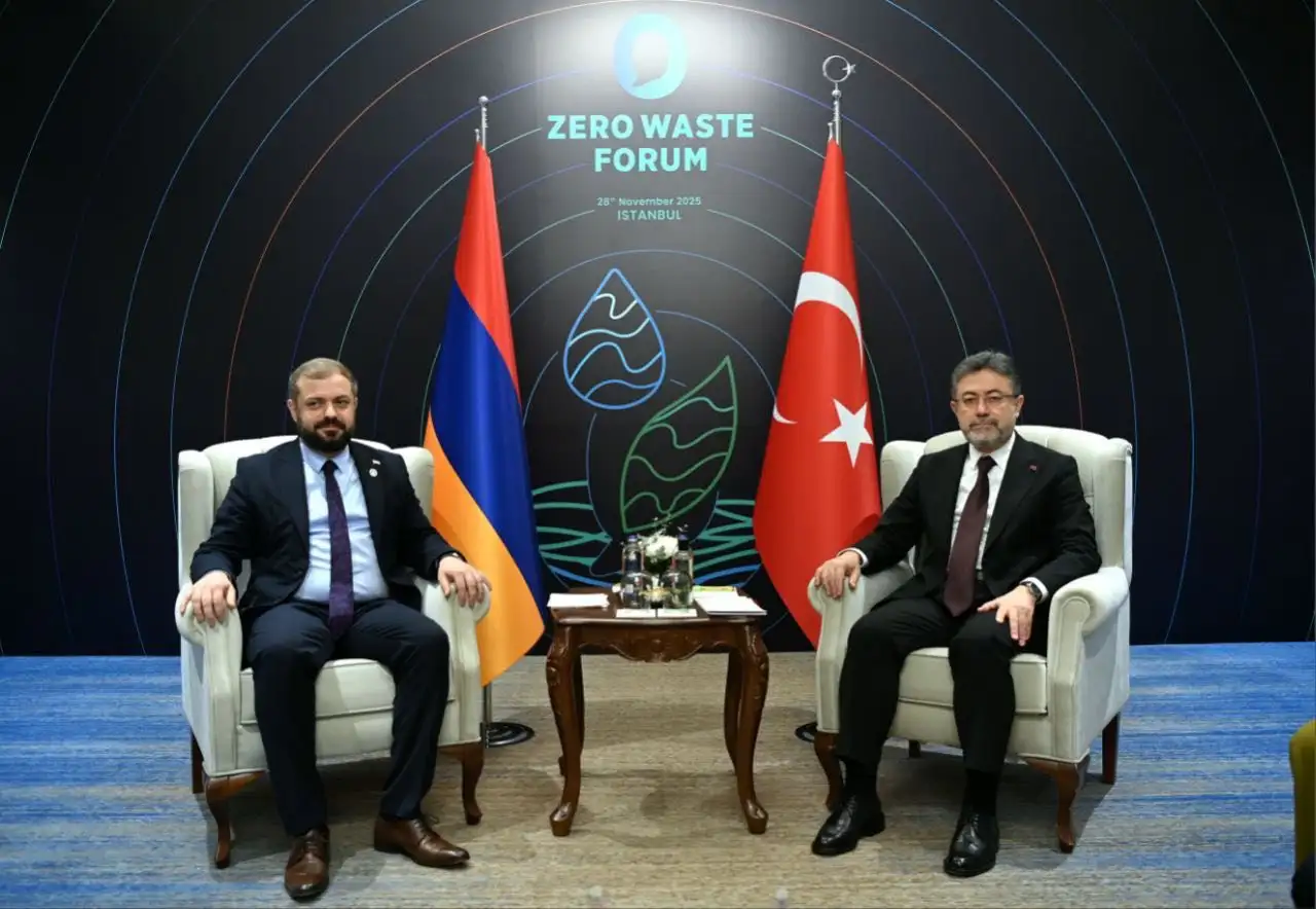 В Стамбуле обсуждены возможности возобновления работы железнодорожной линии Карс-Гюмри