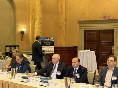 Посол Армении посетил 6-й форум 