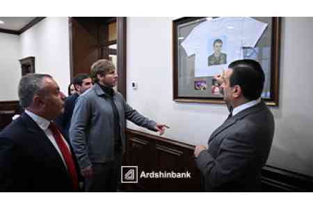 Председатель правления Ардшинбанка и бренд-амбассадор Артур Алексанян посетили пациентов Реабилитационного центра «Дом солдата»
