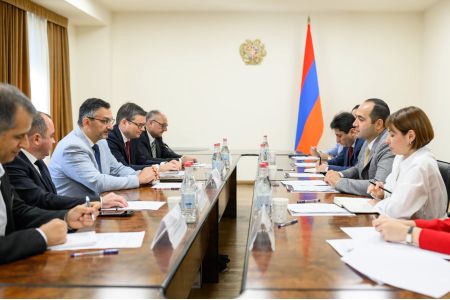 The Ministry of Technology and Industry discussed the possibility of implementing joint programs with the French research institute CEA-Leti
