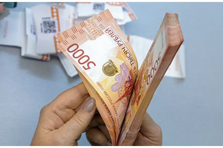Президент РФ ограничил вывоз наличных рублей из страны - это коснется и Армении