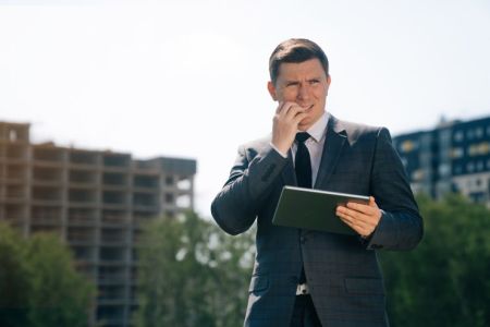 В Армении для законного ведения брокерской деятельности риелторы обязаны сдать экзамен и получить профессиональный сертификат